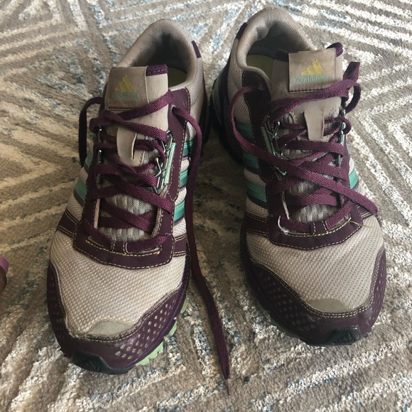 Adidas’ shoes - Picture 5 of 8